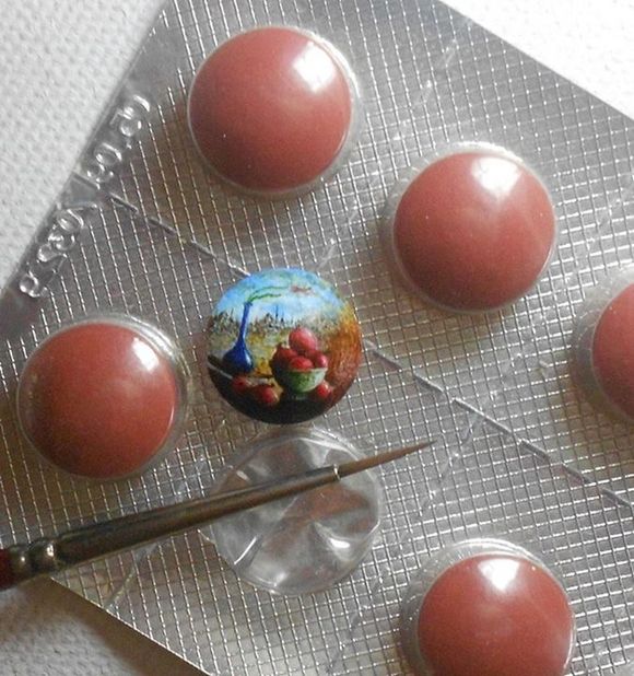 micro paintings on pills