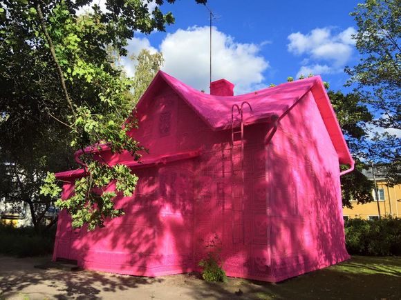 pink house in Finland 